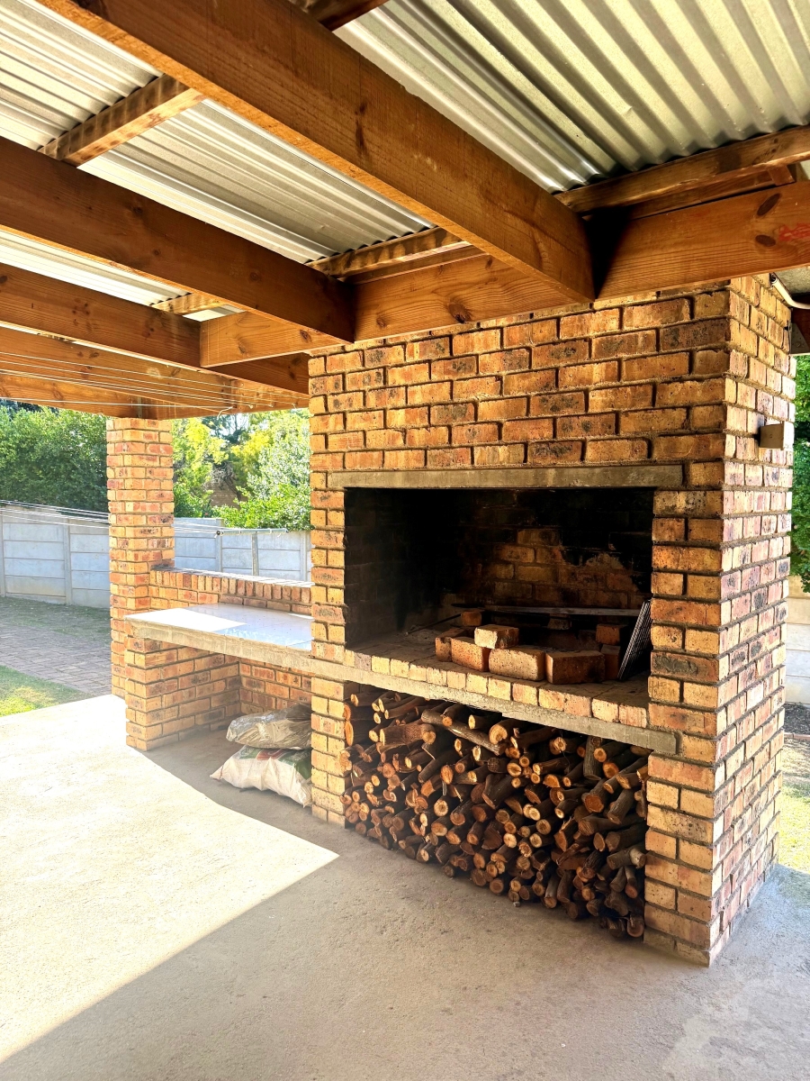 3 Bedroom Property for Sale in Die Wingerd Western Cape